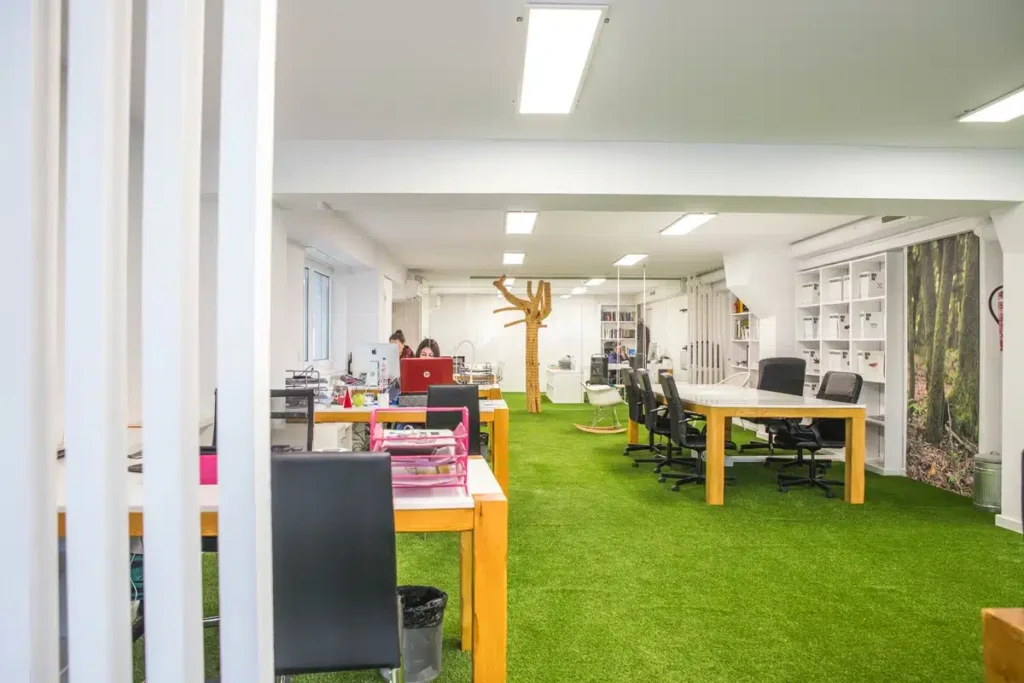 artificial grass for commercial space in Dubai